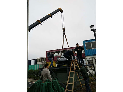 車(chē)展會(huì)隨車(chē)吊吊裝超級(jí)跑車(chē)